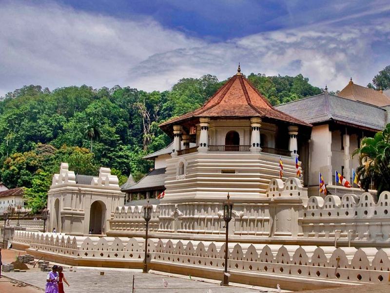 3 Days Sri Lanka Experience – Kandy, Nuwara Eliya, Bentota & Coastal Adventure